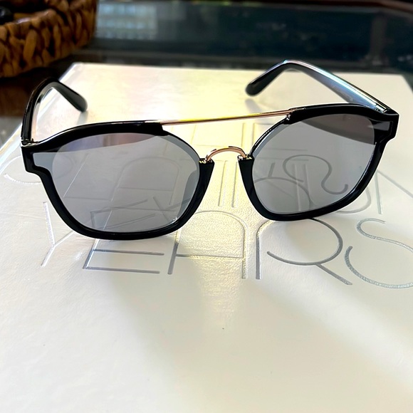 cat.3 UV Accessories - Sun glasses🖤